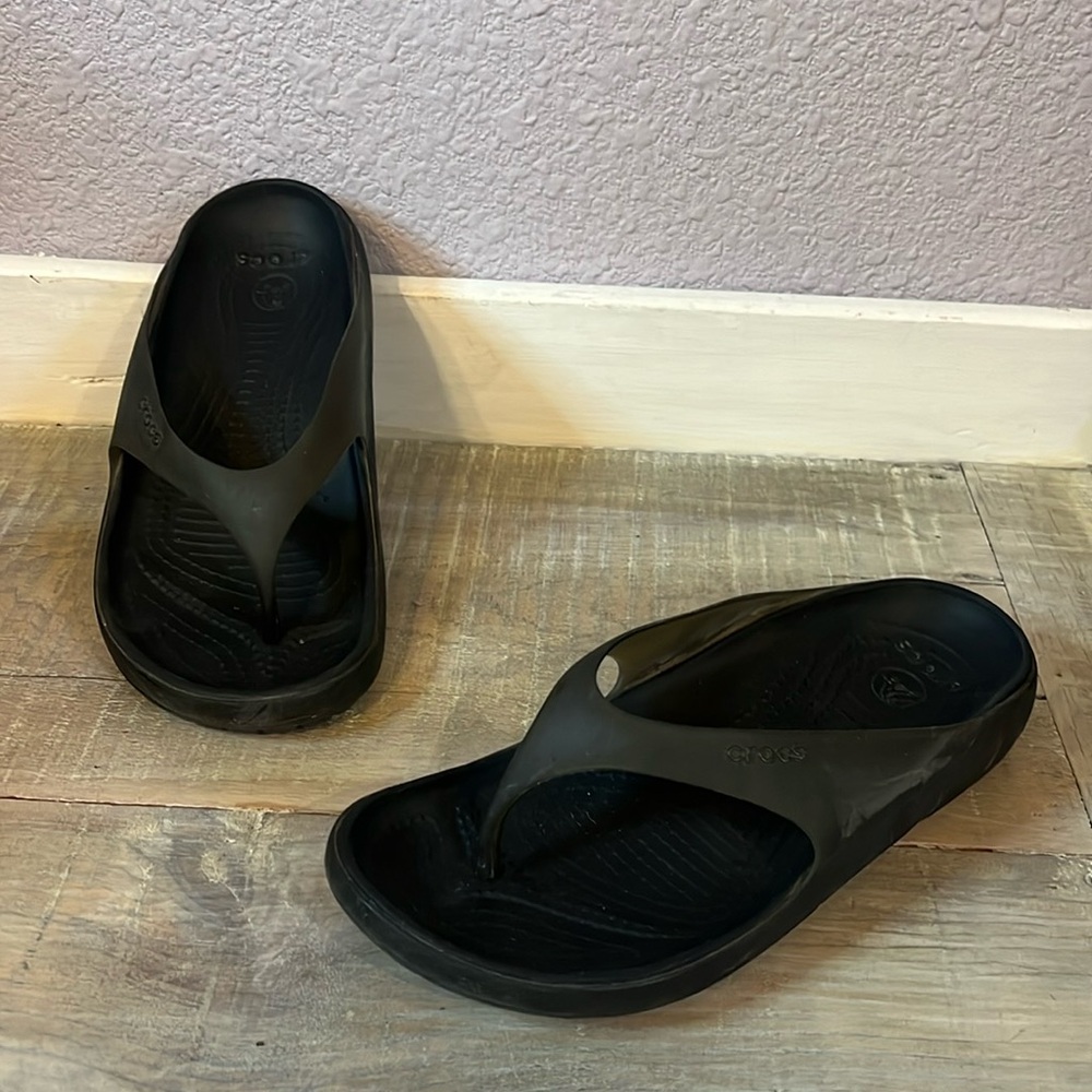 Crocs Flop Flops Women's black- Stylish size 7
